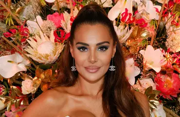 Ökyautokyydit vaihtuivat julkisiin! Voudin jahtaama Sofia Belórf matkusti metrolla: rikkoi jälleen sääntöä ilmekään värähtämättä - paljastava video!