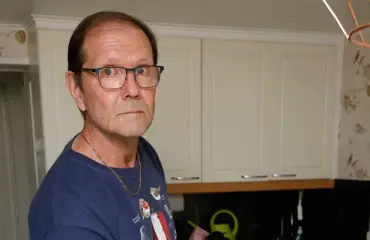 Salamaniskusta ihmeen kaupalla selviytynyt Erkki Vanhala: Vuosien taistelu vakuutusyhtiötä vastaan – ” ”Perkele, kun pistää vihaksi!” 