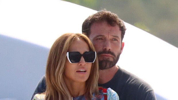 Synttäripusuja luksusjahdilla! Jennifer Lopez ja Ben Affleck virallistivat vihdoinkin suhteensa - katso romantiikkaa tihkuva kuva! Jennifer Lopez Ben Affleck