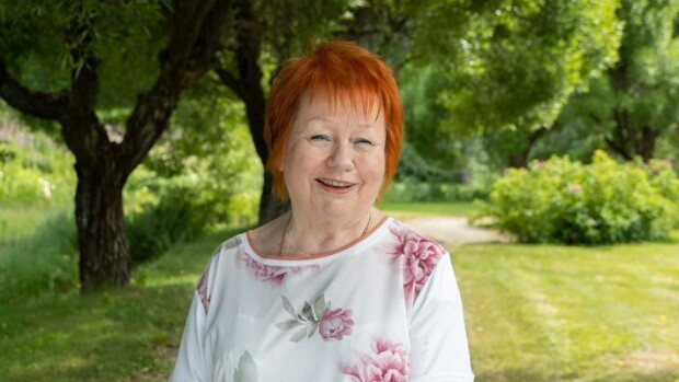 Näyttelijä Tuija Piepponen lopetti koulun 16-vuotiaana – ”Kiitän opettajaa iltarukouksissa” Tuija Piepponen