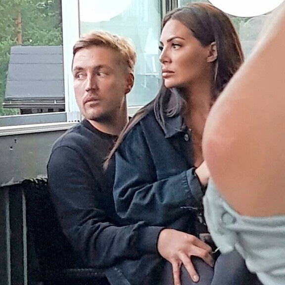 Sofia ja Stefan esiintyvät parhaillaan Sofian Salaisuudet -sarjassa Discover+ -kanavalla. Sofia ja Stefan esiintyvät parhaillaan Sofian Salaisuudet -sarjassa Discover+ -kanavalla.