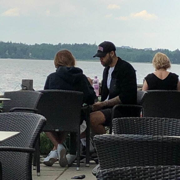 Sara ja Jeffrey nautiskelivat lounaasta Munkkiniemessä viime sunnuntaina. Sara Chafak ja Jeffrey Lawman