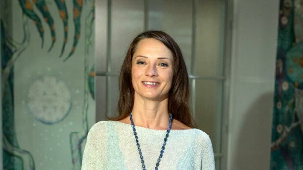 Sinkkuna maalle muuttanut Kirsi Salo hakee rinnalleen kunnon miestä: ”Etsin raavasta soturia!” Kirsi Salo