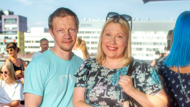 Sanna Ukkola edusti harvinaisesti yhdessä miehensä Matias Turkkilan kanssa - kuva! 'Olen nähnyt vaimoa olohuoneessa useammin tv:stä kuin paikan päällä' Sanna Ukkola ja Matias Turkkila