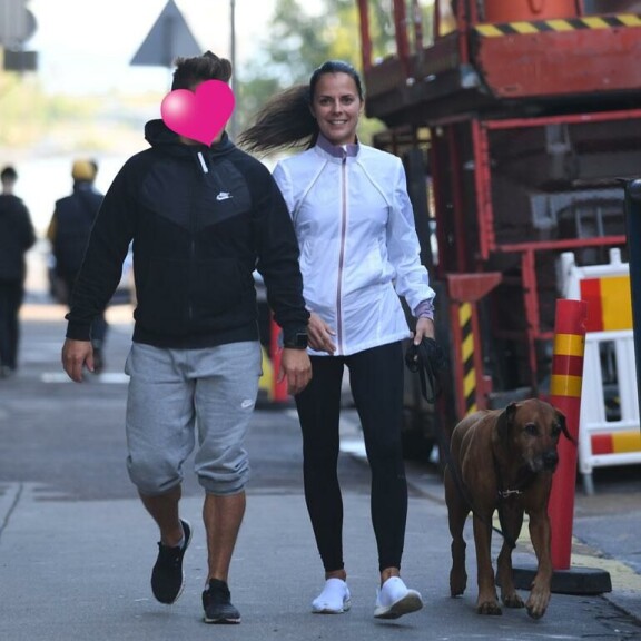 Satu ja myyntijohtaja ovat pitäneet yhtä jo parisen vuotta. Kuva syksyltä 2019. Satu ja myyntijohtaja ovat pitäneet yhtä jo parisen vuotta. Kuva syksyltä 2019.