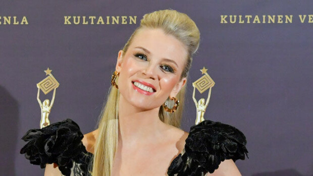 Juontaja Susanna Laine räväytti julki harvinaisen bikinikuvan: kroppa edelleen täysin missin mitoissa - seuraajat hullaantuivat! Katso kuva! Susanna Laine