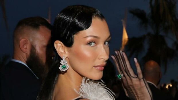 Bella Hadid julkaisi rakkautta huokuvan suutelukuvan – Fanit tunnistivat mysteerimiehen! Bella Hadid