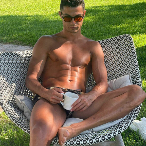 Tällaisen kuvan Cristiano Ronaldo jakoi itsestään somessa kisojen jälkeen. Cristiano Ronaldo