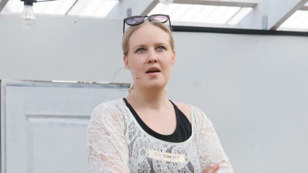 Matti Nykäsen tyttärenä tunnettu Eveliina Mäntykangas elämänmullistuksestaan: Kun vain vielä saisi nukuttua! Eveliina Mäntykangas