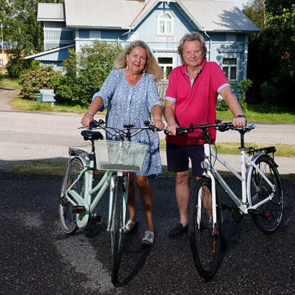 Pauliina ja Pepe nauttivat kesäisin mielellään myös Hangon kauniista maisemista. Pauliina Visuri Pepe Willberg