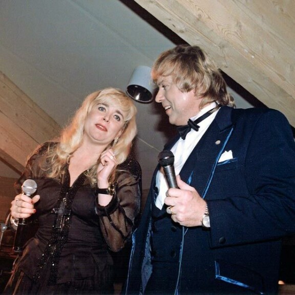 Kansa seurasi Armin ja Dannyn elämän käänteitä 25 vuoden ajan. Kansa seurasi Armin ja Dannyn elämän käänteitä 25 vuoden ajan.