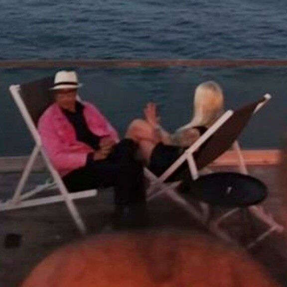 Ensiksi Sandra nähtiin Heikki Lampelan kanssa. Ensiksi Sandra nähtiin Heikki Lampelan kanssa.