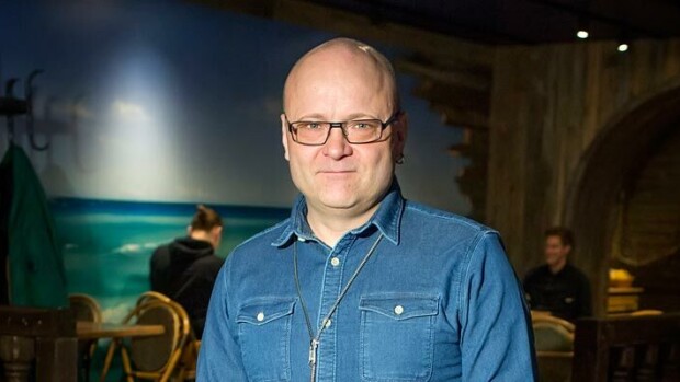 Tapio Suominen pakeni kännikohua brunetin luo – Seiska löysi kadonneen kohuselostajan! Tapio Suominen