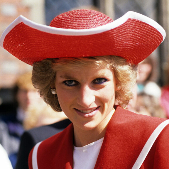 Diana rakasti vaimovuosinaan pikkutyttöjen rusetteja - erottuaan hän tihkui seksiä! Näitä tyylejä prinsessa rakasti! Prinsessa Diana