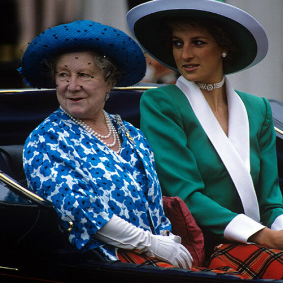Syntymästä kohta 60 vuotta - näitä yllättäviä faktoja et välttämättä tiedä prinsessa Dianasta! Kuningataräiti Elisabet ja prinsessa Diana