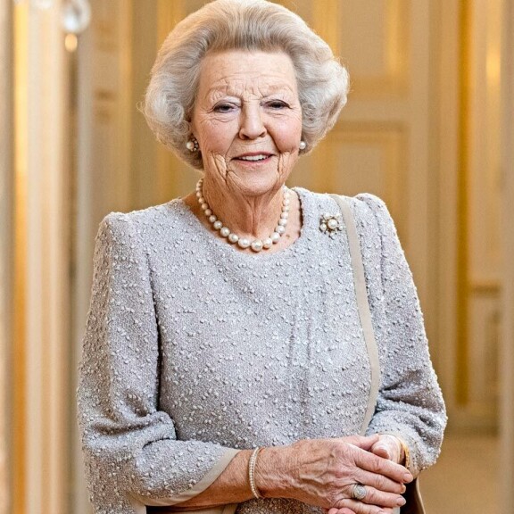 Beatrix muutti eläkepäiviksi omistamaansalinnaan lähemmäksi Amsterdamia. Beatrix muutti eläkepäiviksi omistamaansalinnaan lähemmäksi Amsterdamia.