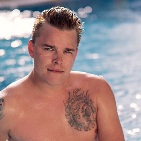 Janne kokee olleensa aiemmin liian sinisilmäinen muita hotellin asukkaita kohtaan. Janne Valve