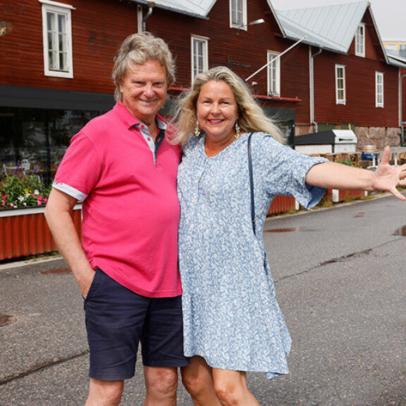Pepe Willberg ja Pauliina-vaimo vinkkaavat kesälomalaisille Hangon suosikkipaikkansa - lue pariskunnan vinkit! Pepe Willberg Pauliina Visuri