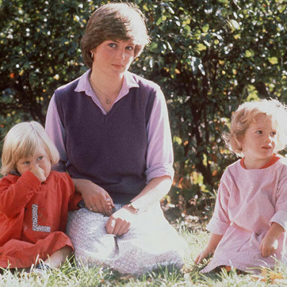 Syntymästä kohta 60 vuotta - näitä yllättäviä faktoja et välttämättä tiedä prinsessa Dianasta! Prinsessa Diana