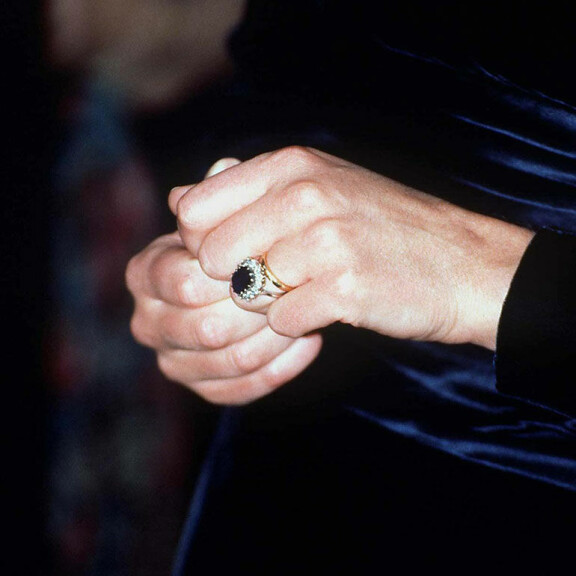 Syntymästä kohta 60 vuotta - näitä yllättäviä faktoja et välttämättä tiedä prinsessa Dianasta! Prinsessa Dianan kihlasormus