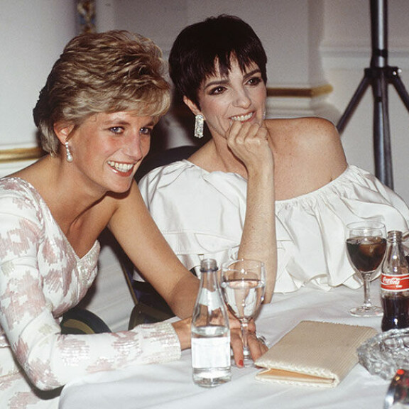 Syntymästä kohta 60 vuotta - näitä yllättäviä faktoja et välttämättä tiedä prinsessa Dianasta! Prinsessa Diana ja Liza Minnelli