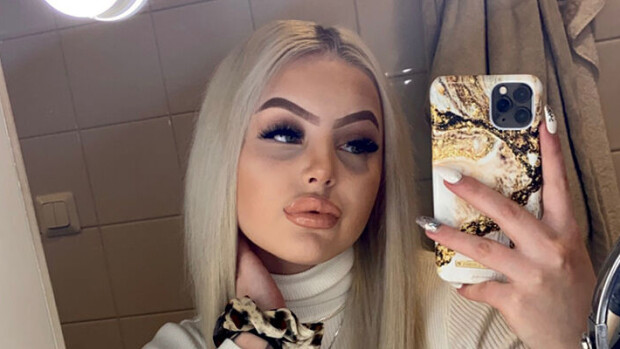 Silikonirinnat hankkinut Julia, 19, rohkeissa alastonkuvissa: Ex on the Beach -kaunotar esittelee ylpeänä uusia muotojaan - katso! 'Olen saanut tosi paljon kehuja!' Ex on the Beach Suomi Julia