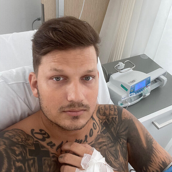 EOTB-Henrik kiidätettiin sairaalaan! Polvi leikattiin kolmatta kertaa: 'Eilen oli tuskaa' Ex on the Beach Suomi Henrik