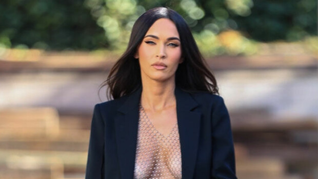 Maailman seksikkäin nainen ja daisarijösses! Megan Foxin rinnat paljastuivat tyrmäävän nakuiluasun alta - katso kuvat! Megan Fox