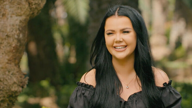 Paratiisihotelli Suomeen saapunut sinkkukaunotar pistää pakan täysin sekaisin: 'Näytän hyvältä myös takaapäin' Paratiisihotelli Suomi Ella