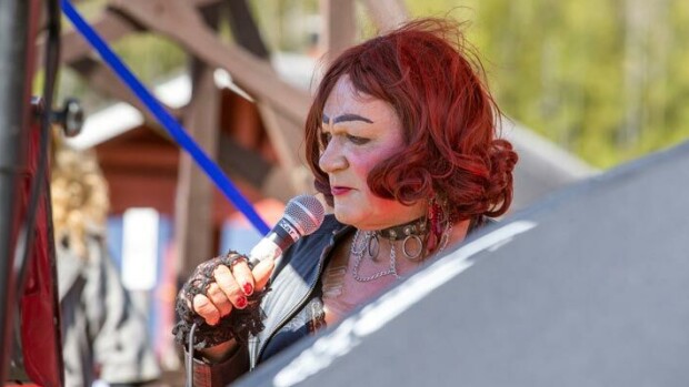 Biisitoive yllätti Romutransun! Markus Kuotesaho avautuu keikkasuorituksestaan: ”Joku nainen meni p*rk*l* pyytämään…” Markus Kuotesaho