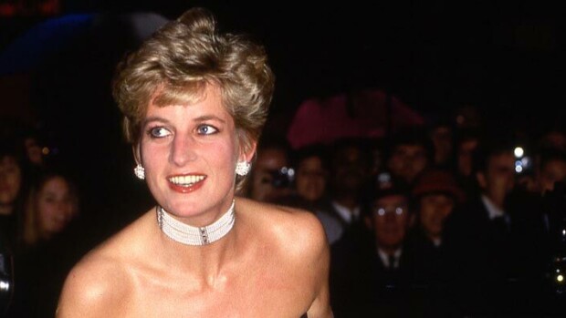 Tiesitkö? Prinsessa Diana heittäytyi palatsin portaikosta alas – Englannin kuninkaallisilla on pitkä historia mielenterveysongelmista Prinsessa Diana
