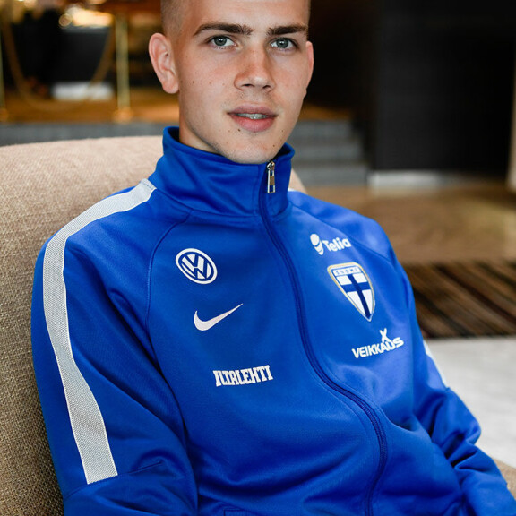 Uuh, mitä silmänruokaa, Huuhkajat! Seiska listasi jalkapallomaajoukkueen näyttävimmät mieskarkit Jasse Tuominen