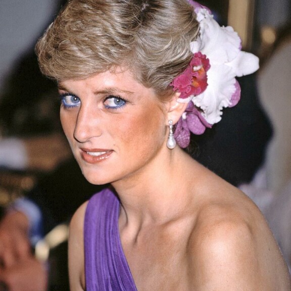 Tiesitkö? Prinsessa Diana heittäytyi palatsin portaikosta alas – Englannin kuninkaallisilla on pitkä historia mielenterveysongelmista Diana