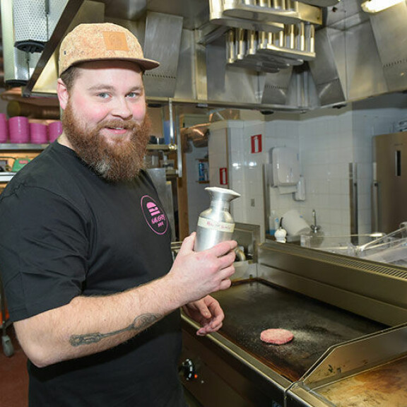 Akseli perusti menestyksekkään burgereistaan tunnetun ravintolaketjun vuonna 2015. Akseli Herlevi