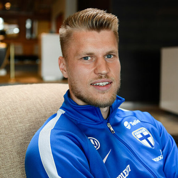 Uuh, mitä silmänruokaa, Huuhkajat! Seiska listasi jalkapallomaajoukkueen näyttävimmät mieskarkit Anssi Jaakkola