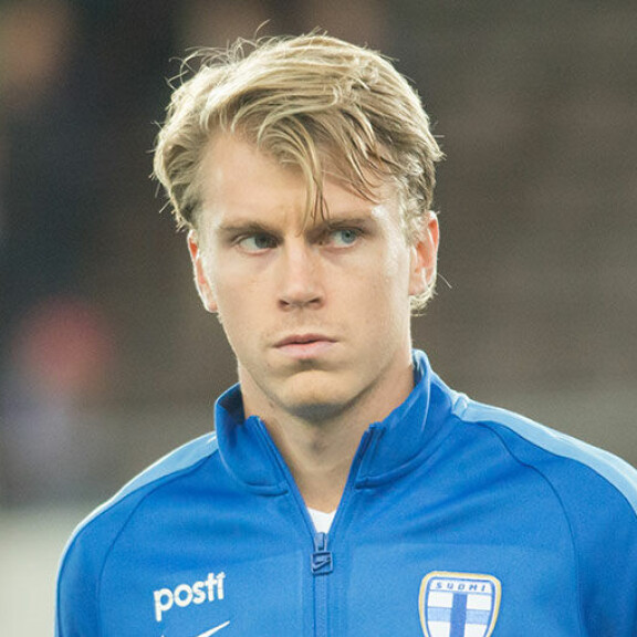 Uuh, mitä silmänruokaa, Huuhkajat! Seiska listasi jalkapallomaajoukkueen näyttävimmät mieskarkit Rasmus Schüller