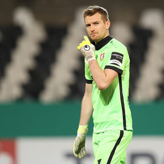 Uuh, mitä silmänruokaa, Huuhkajat! Seiska listasi jalkapallomaajoukkueen näyttävimmät mieskarkit Lukas Hradecky