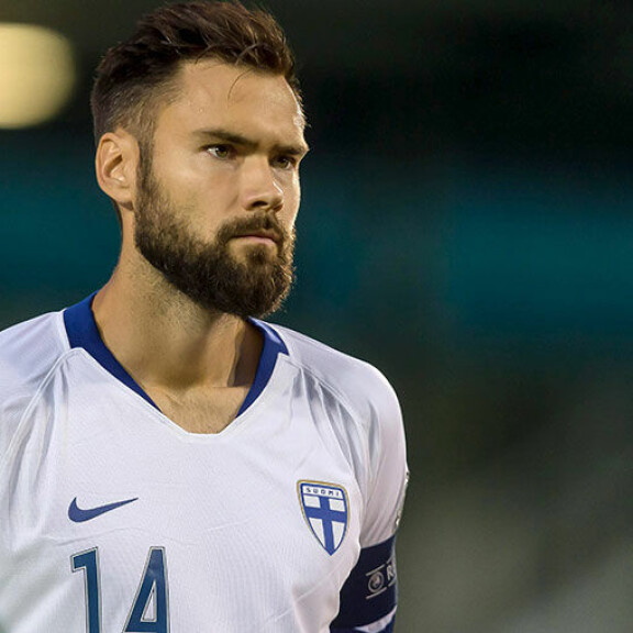 Uuh, mitä silmänruokaa, Huuhkajat! Seiska listasi jalkapallomaajoukkueen näyttävimmät mieskarkit Tim Sparv