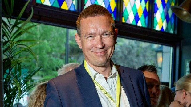 Salakuvat paljastivat! Kansanedustaja Tom Packalénin pitkät sinkkuvuodet ohi! Tom Packalén