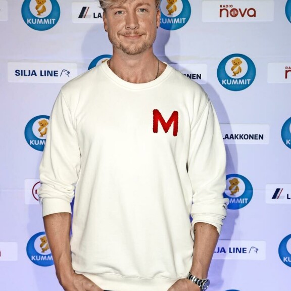 Rokkarin maine ei ole puhtoinen. Hänet on tuomittu niin talousrikoksista kuin äskettäin huumausaineen käyttörikoksesta. Rokkarin maine ei ole puhtoinen. Hänet on tuomittu niin talousrikoksista kuin äskettäin huumausaineen käyttörikoksesta.