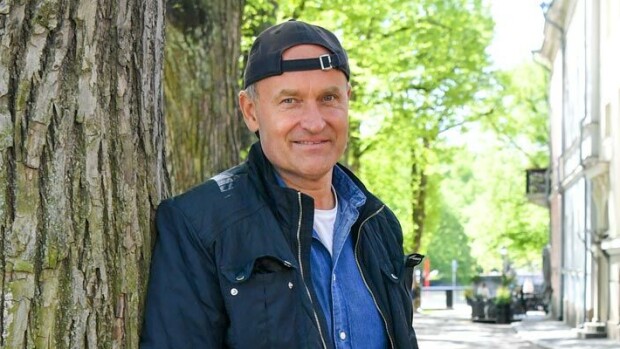 Juontaja Janne Porkka taistelee painovoimaa vastaan – ”Paikat tapaavat olla aika hellinä” Janne Porkka
