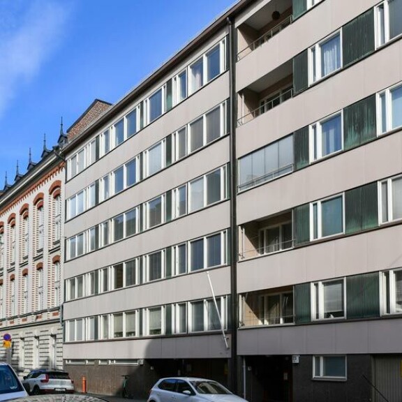 Menestyvä asuntokauppias majailee Etelä-Helsingin trendikaupunginosassa. Menestyvä asuntokauppias majailee Etelä-Helsingin trendikaupunginosassa.