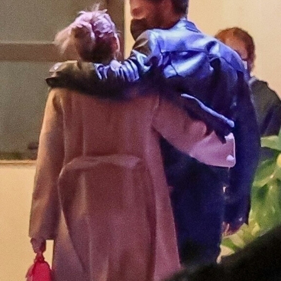 Paljastavat kuvat! Jennifer Lopez ja Ben Affleck yllätettiin romanttisissa tunnelmissa - yökylään jäänyt Ben näytti toimittajalle paljonpuhuvan eleen! Jennifer Lopez Ben Affleck