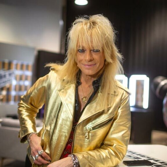 Viikon Kääk!-juorut: Niko Nousiainen nautti blondista ja auringosta – kuva! Michael Monroe