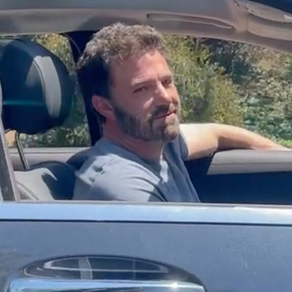 Paljastavat kuvat! Jennifer Lopez ja Ben Affleck yllätettiin romanttisissa tunnelmissa - yökylään jäänyt Ben näytti toimittajalle paljonpuhuvan eleen! ben affleck