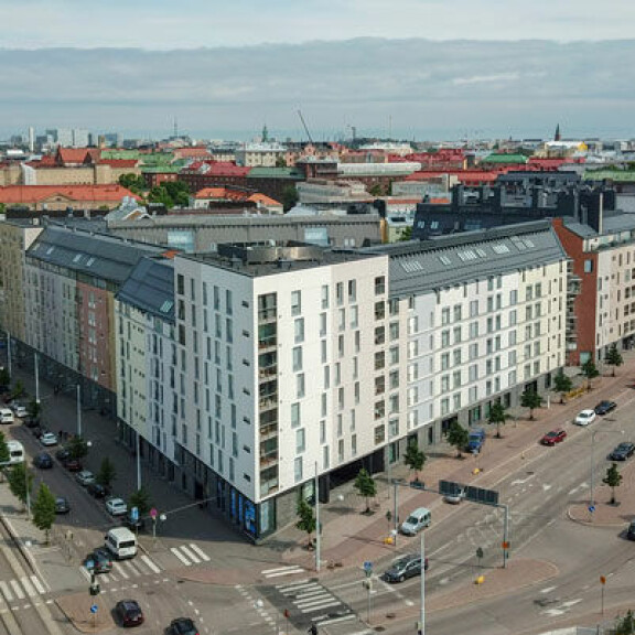 Janni Hussin ja Joel Harkimon myymä koti sijaitsee modernissa kerrostalossa loistavalla paikalla Helsingin ytimessä. Janni Joel talo