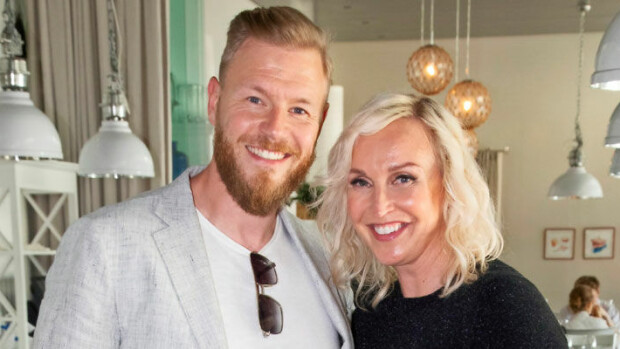 Jutta Larmin unelmakoti on homeessa! Joutuivat aviomiehensä kanssa evakkoon omasta kodistaan: ”Fiilis on vähän turhautunut” Jutta ja Jukka Larm