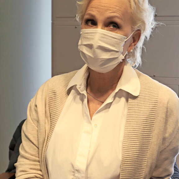 Näyttelijä-ohjaajan mukaan hänet on nostettu tikunnokkaan, hänen päälleen on käyty ja häntä huoriteltu. merja