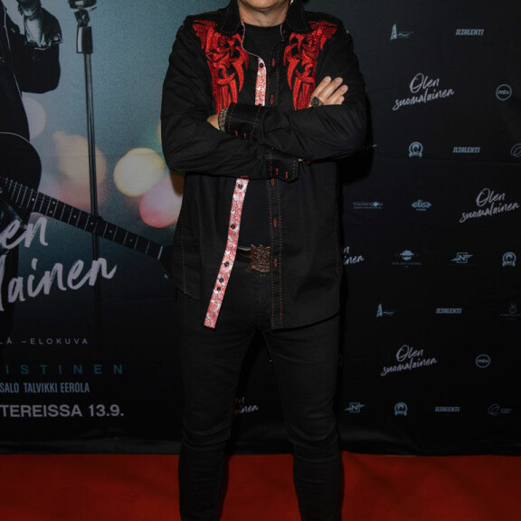 Laulaja on viihtynyt laulajaJenna Välikankaan seurassa. kurre