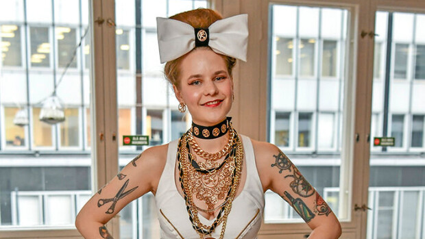 Wow, mikä kaunotar! Tässä on Runkkarin käsikirjan kirjoittanut Ina Mikkola luonnollisena: 'Kävin pitkästä aikaa saunassa' Ina Mikkola